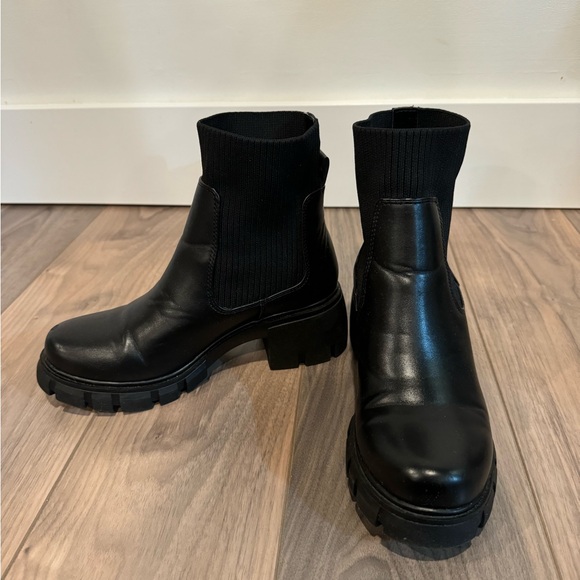 Shoes - Chunky Heel Platform Boots size 8